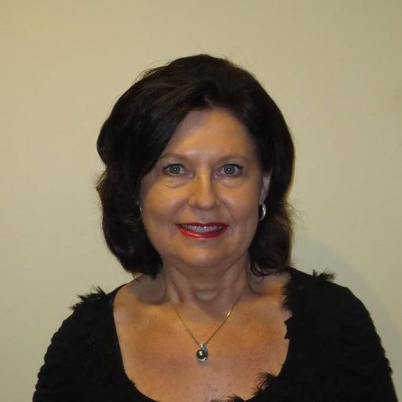 Meet your Posher, Lois - Picture 1 of 1